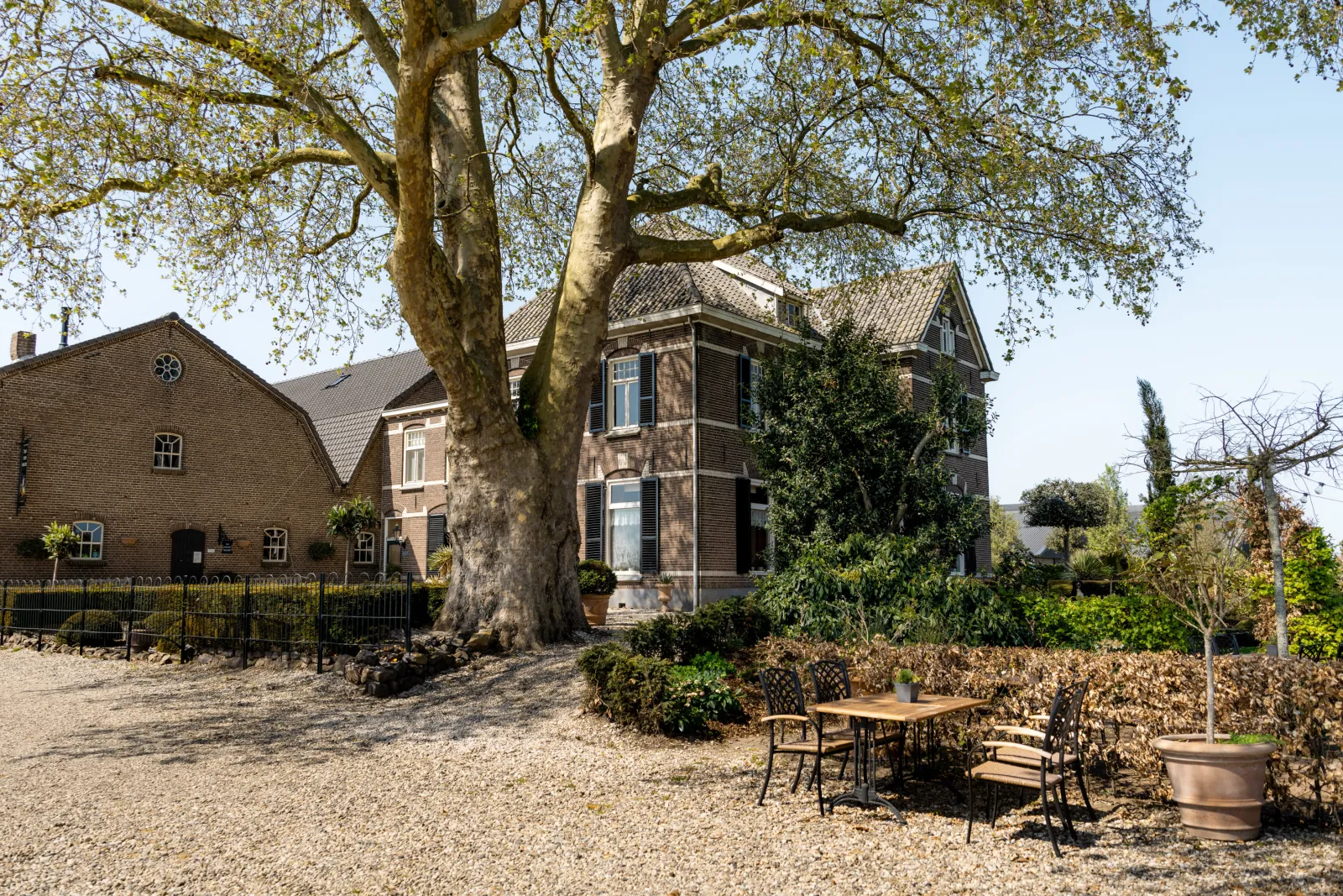 Het terras voor Hof zum Walde.